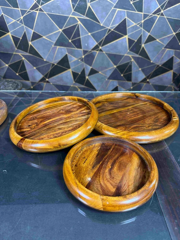 Spanish Style Wooden Plate Set – top view
